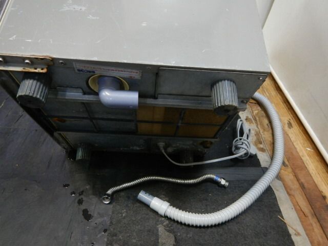 100V