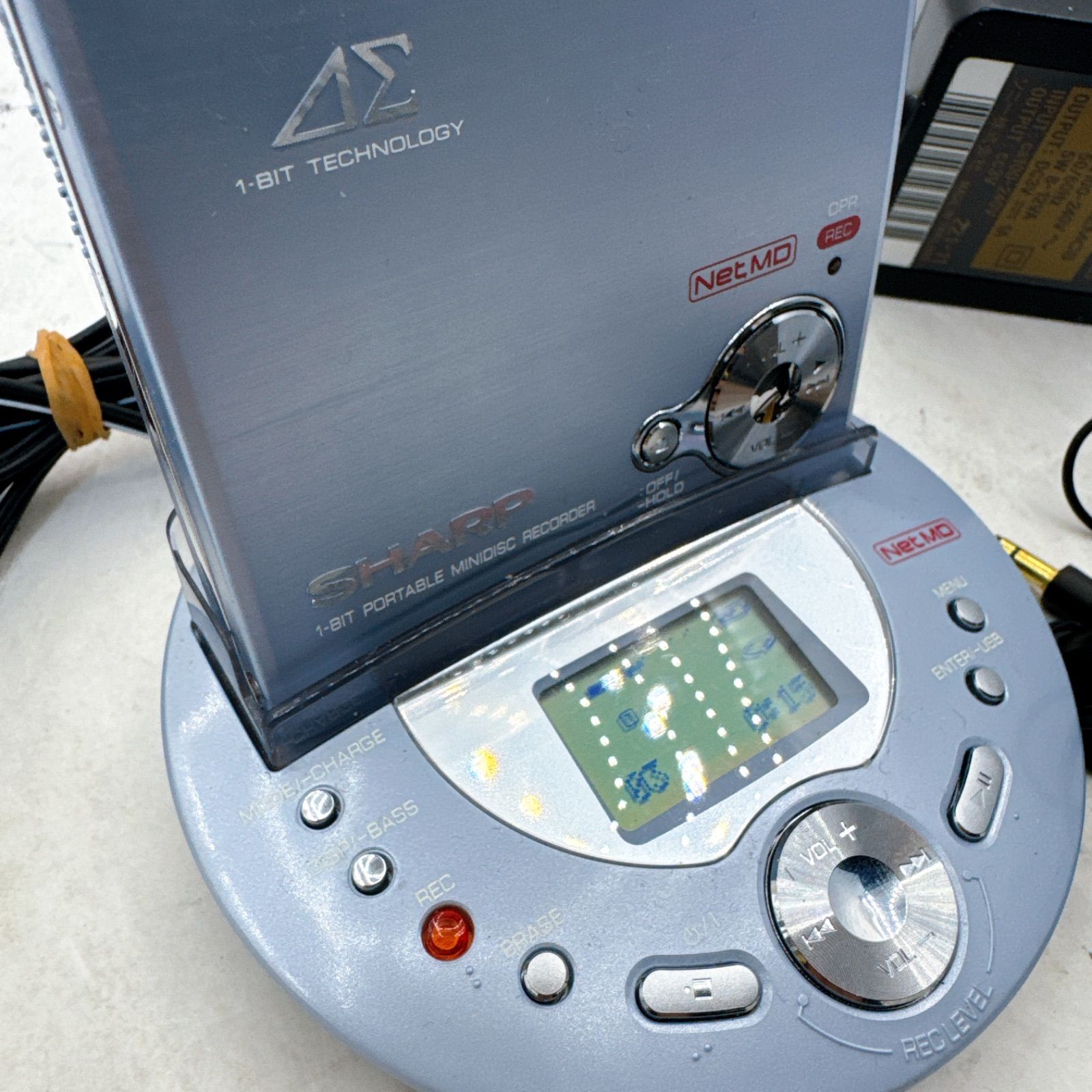 SHARP Auvi IM-DR80 ライトブルー NetMD ポータブルMDレコーダー 再生 録音 充電 済み 充電クレードル付 ガム電池 ACアダプター付き MDLP対応 1-BIT AUDIO