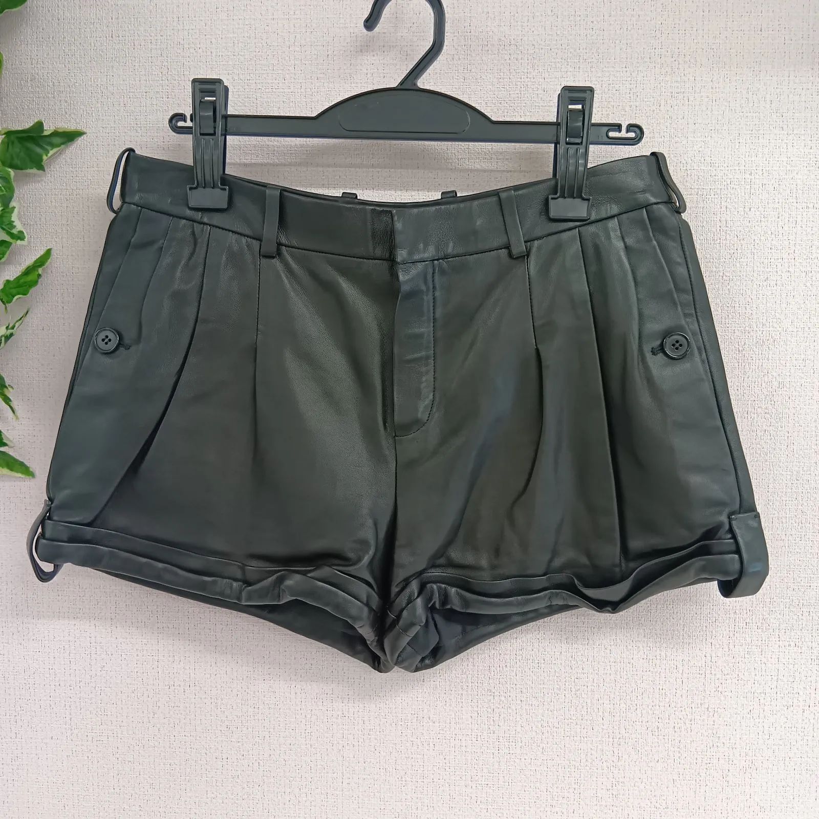 Saint Laurent サンローラン 無地 レザーショートパンツ F38 ラムスキン ブラック レディース H1-14 ケ