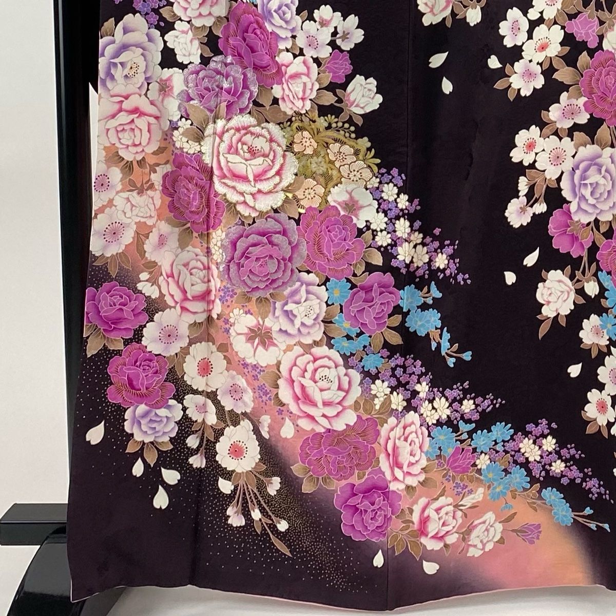 【美品】 振袖 身丈163.5cm 裄丈66.5cm M 袷 草花 花びら 金銀彩 刺繍 濃紫 正絹 名品 【】