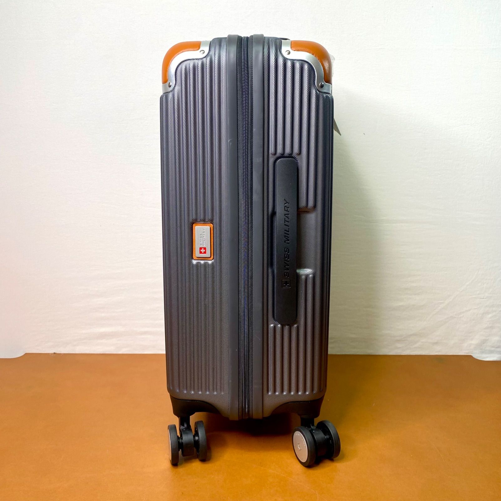 新品未使用 スイスミリタリー スーツケース 20インチ 38.5L 機内