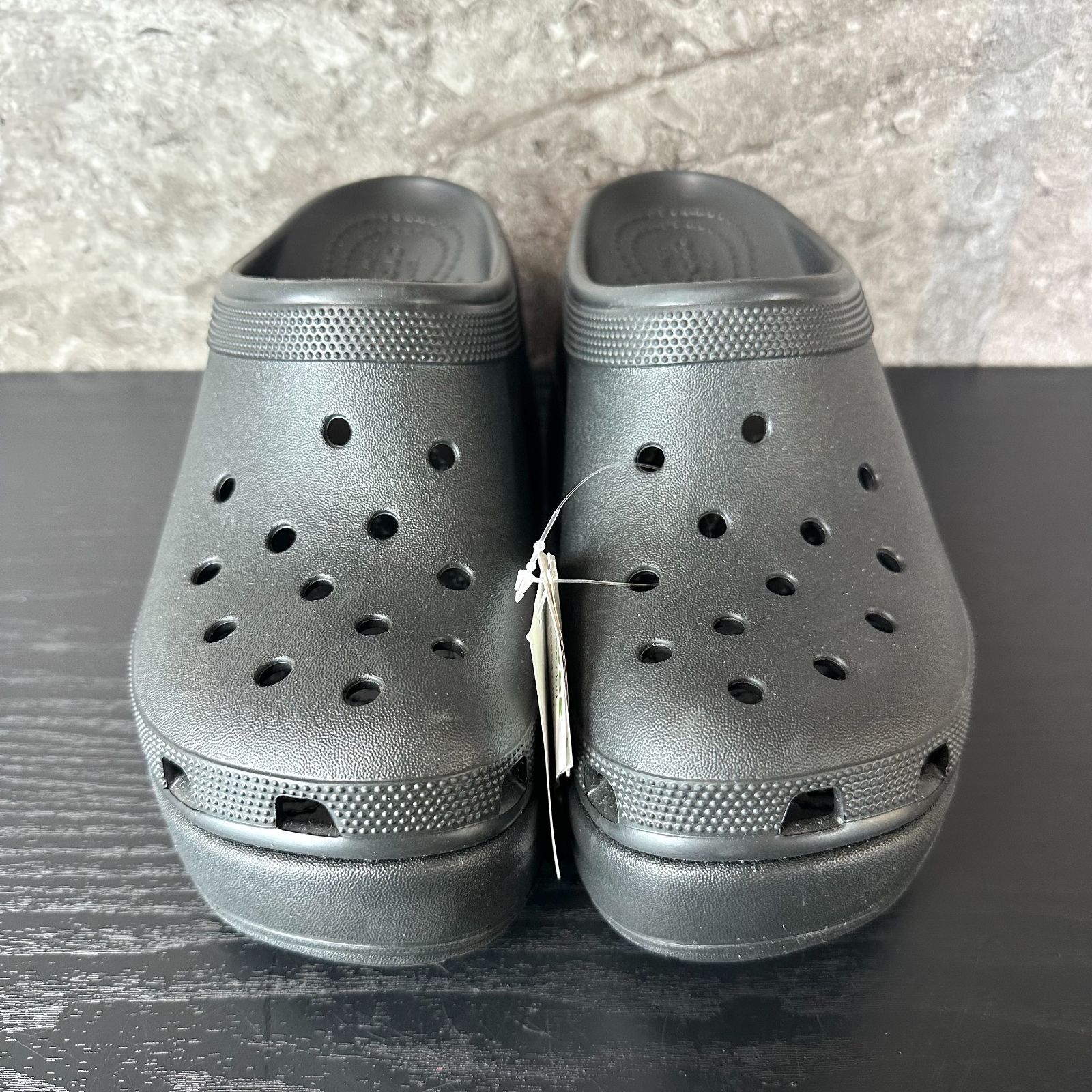 ✨未使用品✨ クロックス CROCS ICONIC COMFORT 厚底 黒 レディース