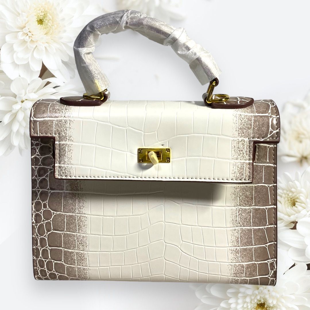 BOLINI イタリアミラノ　　牛革　クロコダイル型押し　ハンドバッグ BOLINI イタリアミラノ 牛革 クロコダイル型押し ハンドバッグ