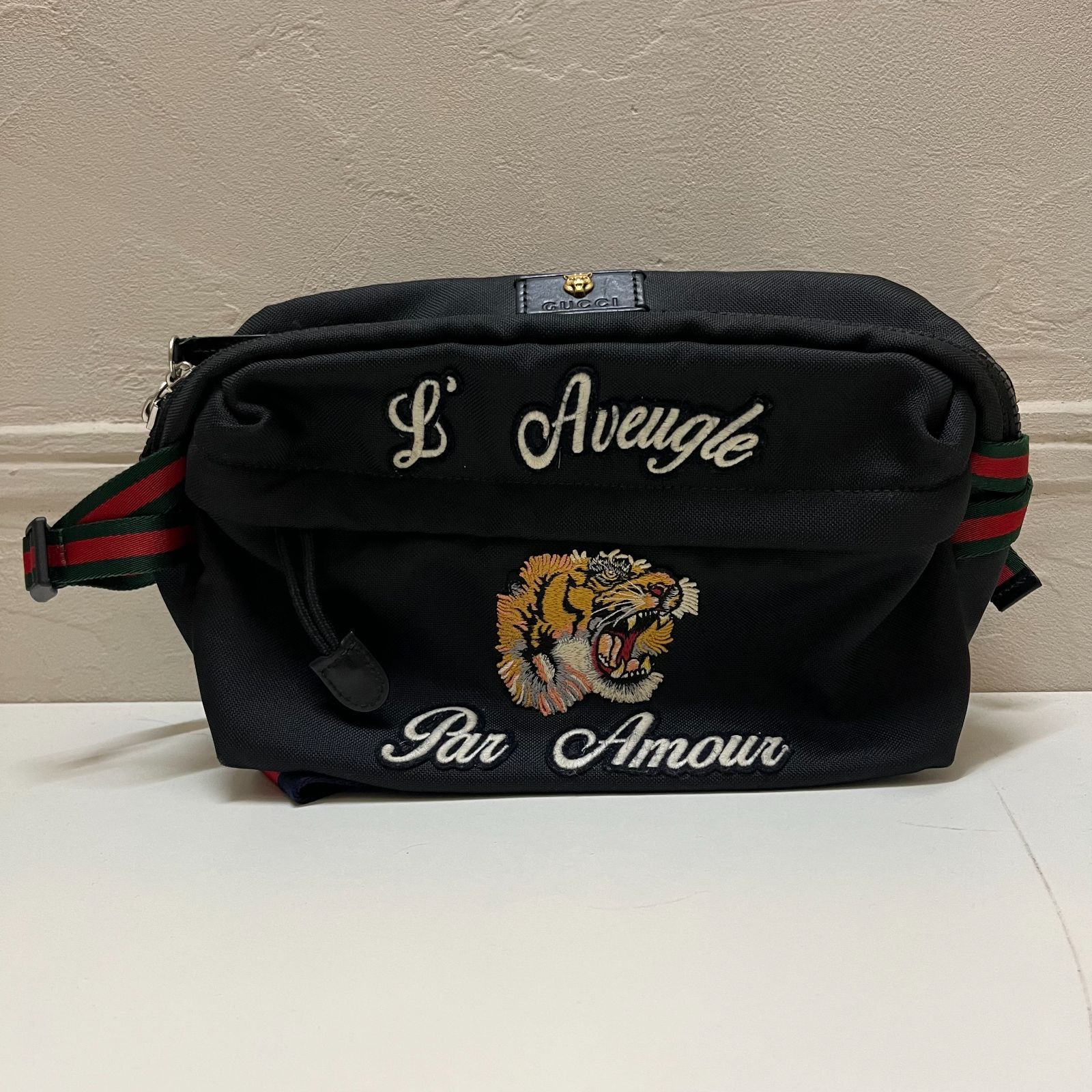GUCCI グッチ タイガー エンブロイダリー ボディーバッグ ブラック