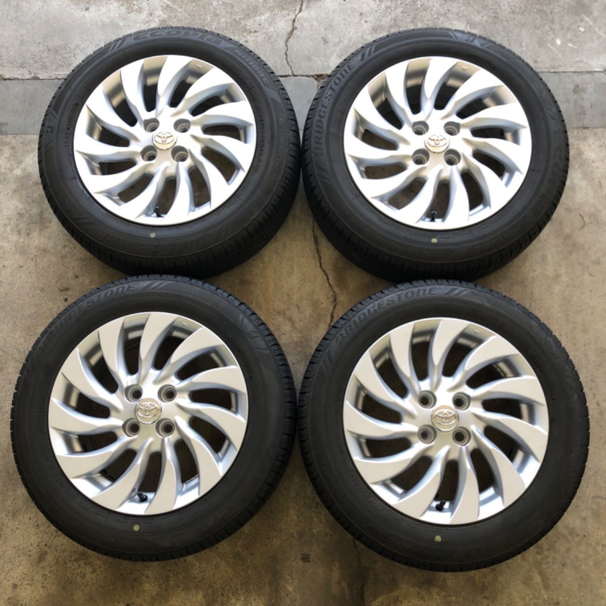 トヨタ 純正アルミホイール 175/65R15 サマータイヤ アクア ヴィッツ