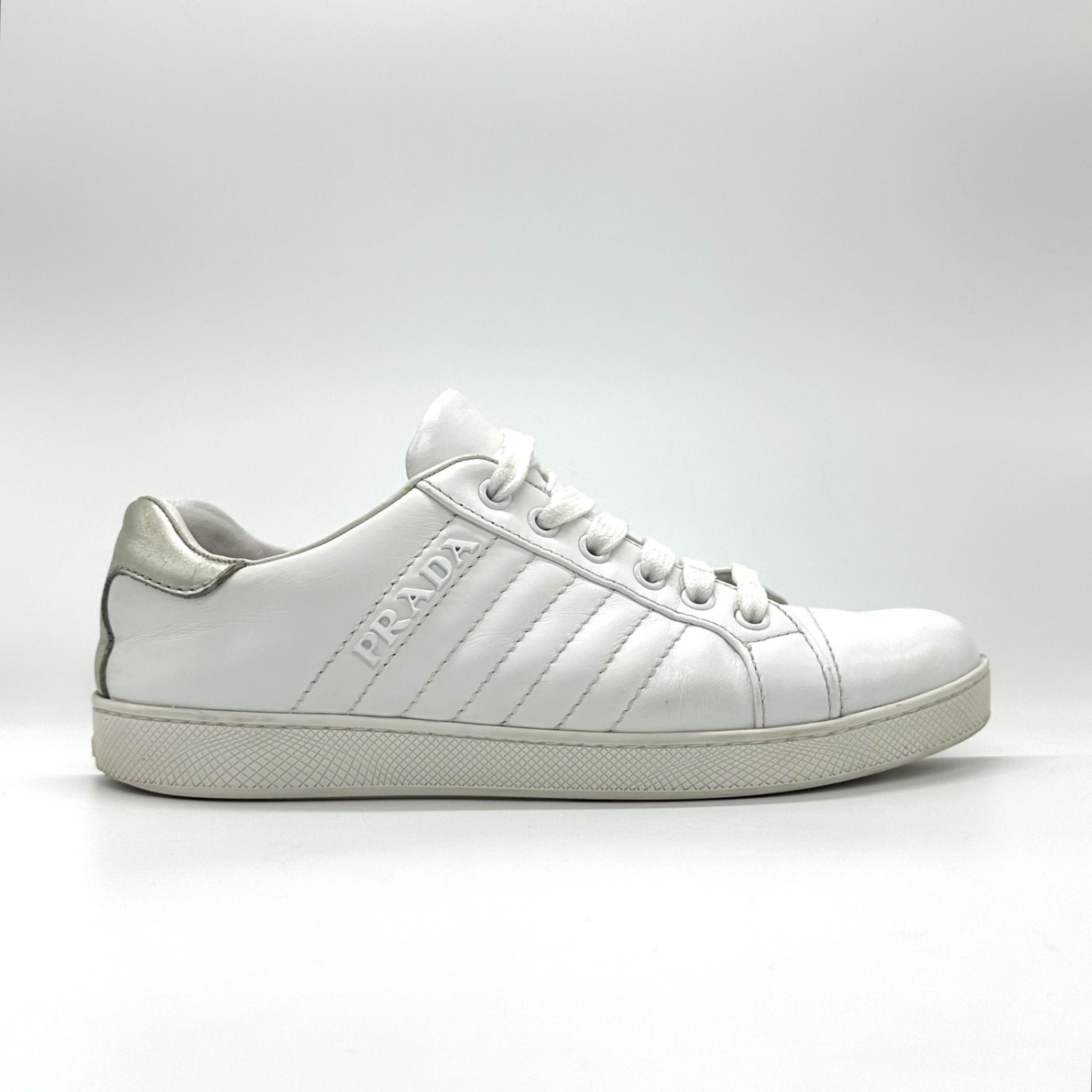 PRADA ホワイト スニーカー 37サイズ 24cm 23.5cm レディース 【公式通販】