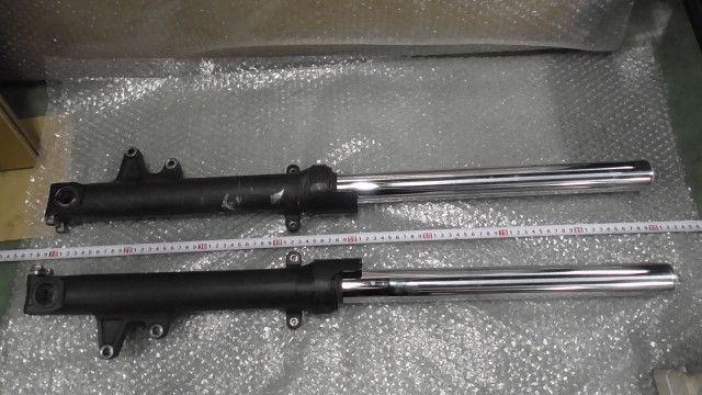 CB400SF VTEC REVO NC42 の フロントフォーク SHOWA 1760489819