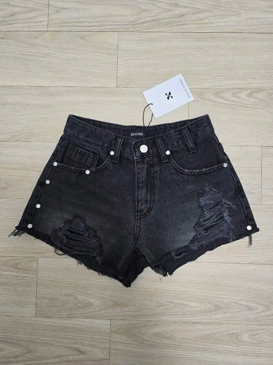 エトオソメ Rivet Damage Keyring ショートパンツ ブラック