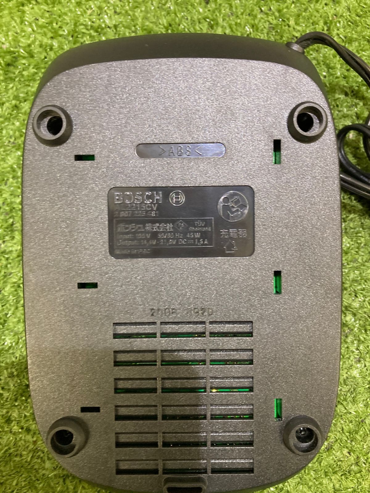 【中古品】【0921】BOSCH ボッシュ 14.4V 1.3Ah バッテリー D-70771 ×2個 + 充電器 AL2215CV　 ITL964WTQFA4