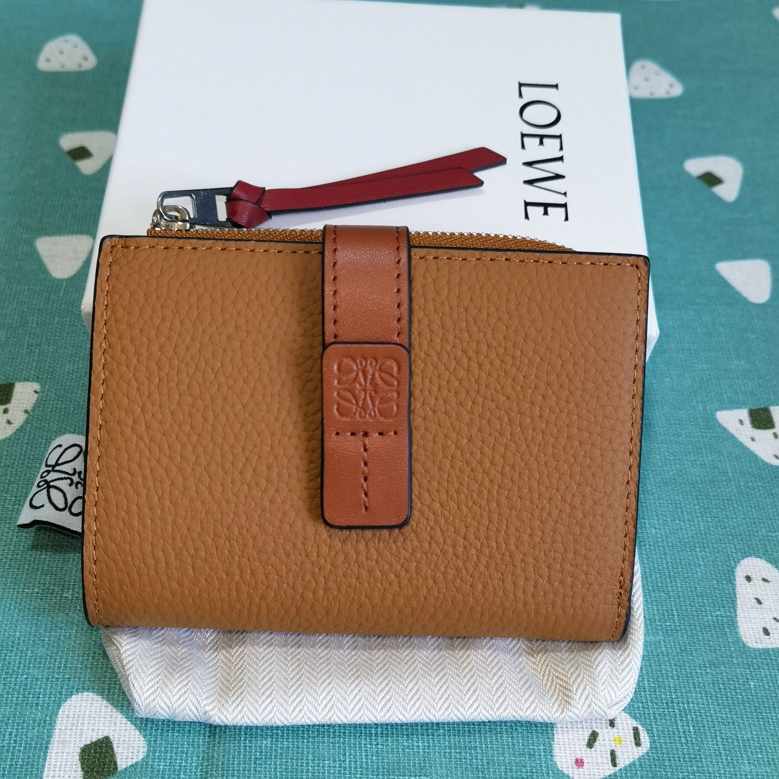 人気超美品】LOEWE ロエベ 二つ折りの財布 さいふ - メルカリ