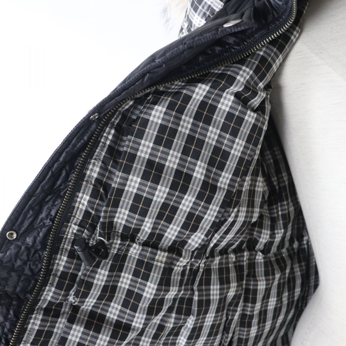 美品☆正規品 バーバリーブルーレーベル E1A50-690 ロゴ刺繍入 ZIP UP 