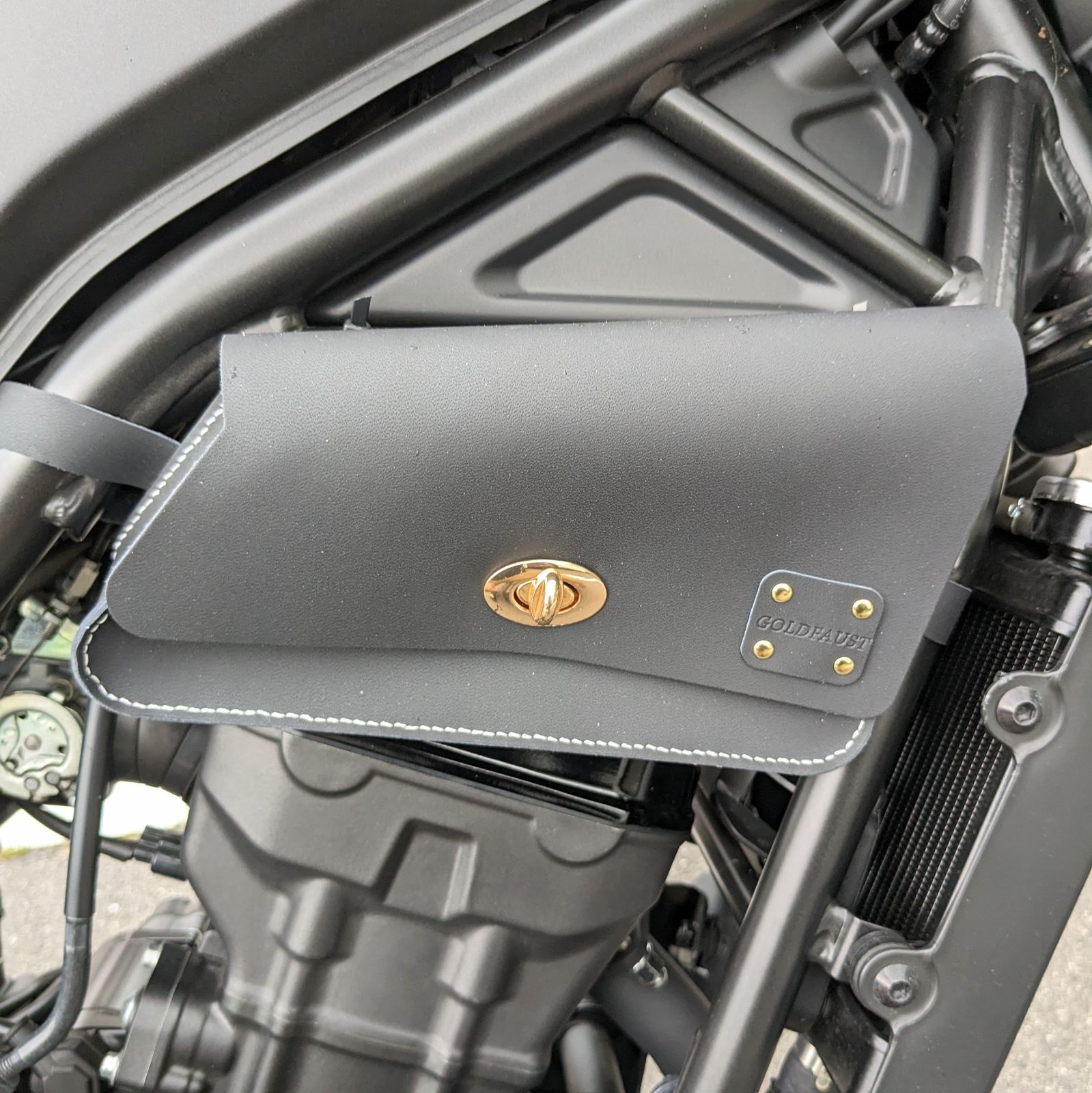 レブル250用 エンジン横隠し