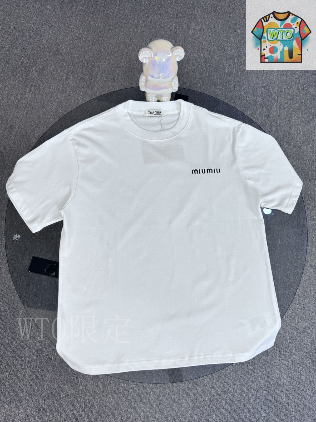★MiuMiu★2025SS 新作★ロゴ コットン 半袖 Tシャツ T-shirt★ MIUMIU】ミュウミュウ ロゴ コットン 半袖 Tシャツ (MiuMiu/T