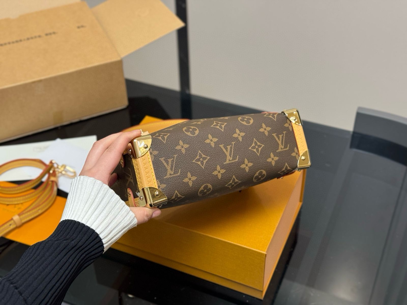 LOUIS VUITTON トランプセット BOX リボン タグ付き 定形外サイズ】ギフトボックス（三角箱）+ラッピングタグ+リボン
