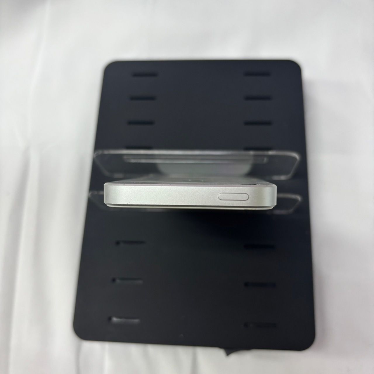 Apple iPhone SE シルバー 本体　ジャンク品 Apple iPhone SE シルバー ジャンク品 - メルカリ