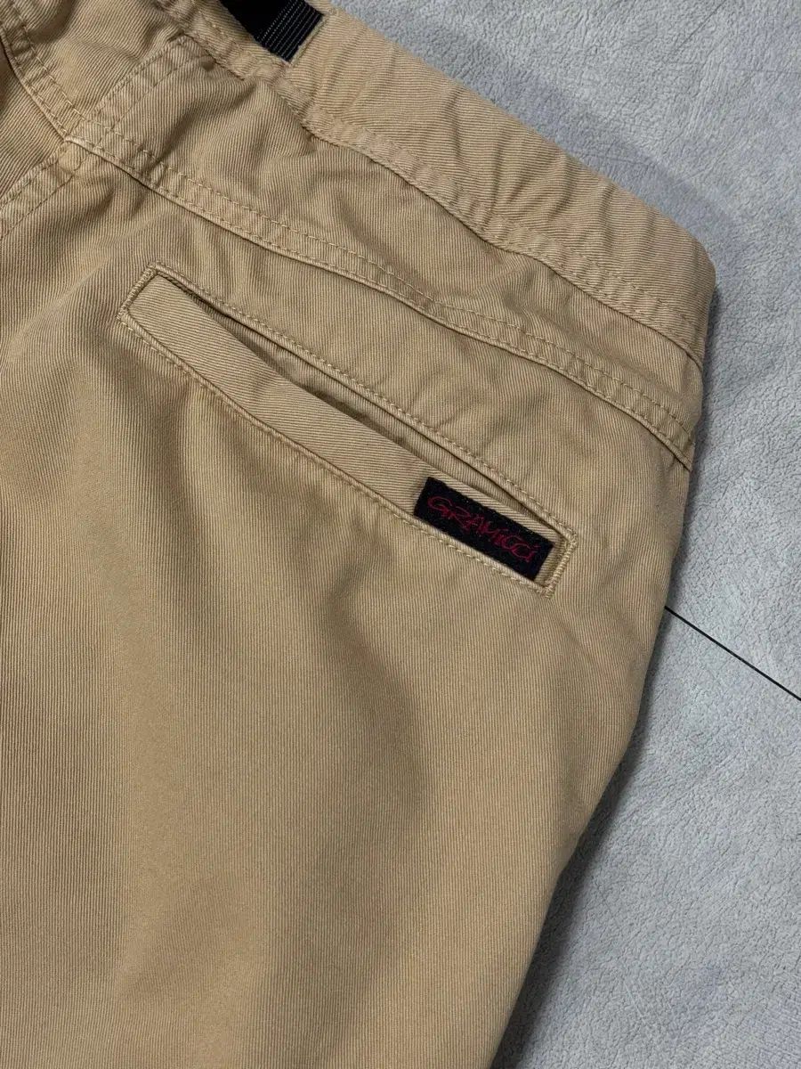 ベージュ