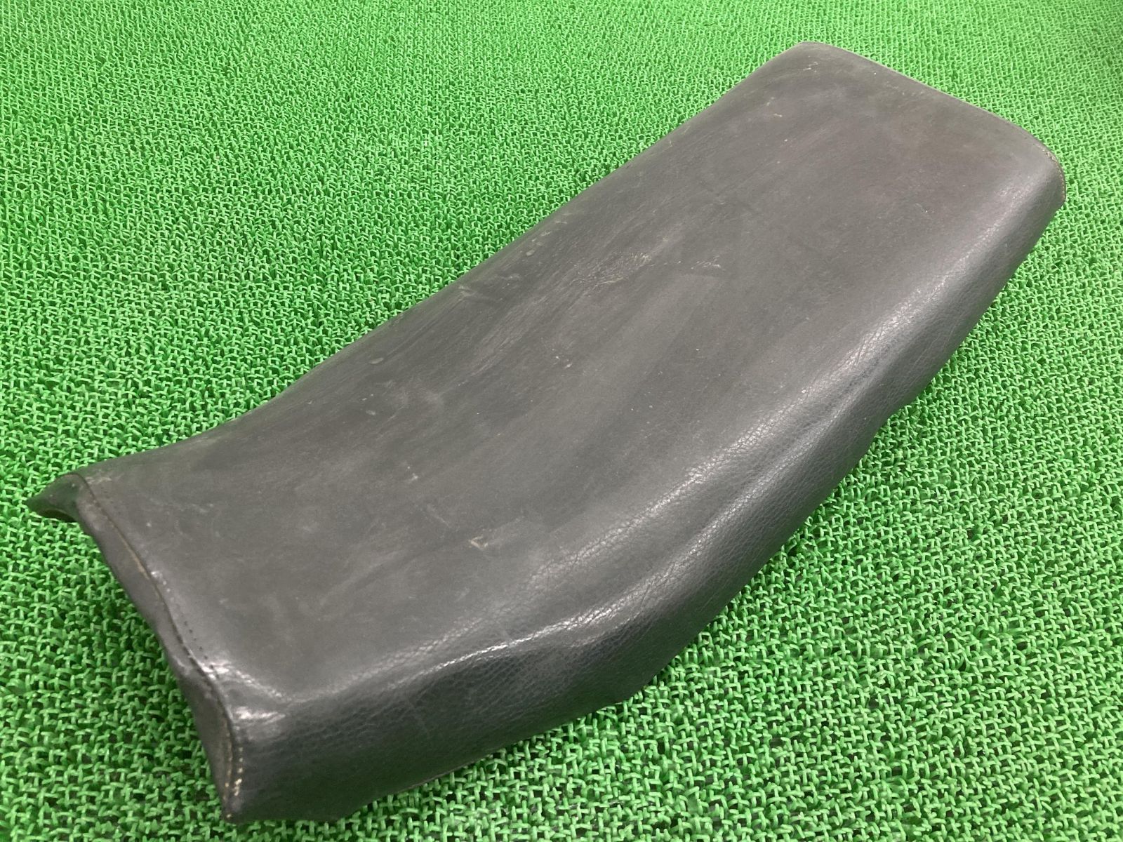 TW200 シート 2JX ヤマハ 純正 中古 バイク 部品 2JL アンコ抜き 修復素材や張り替えベースに 張替済 品薄 車検 Genuine