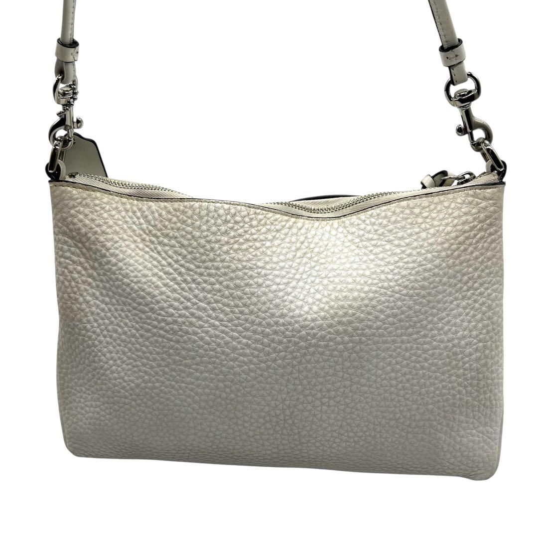 COACH ショルダーバッグ　白　オフホワイト　A4 サイズ　シボ　本革 COACH ショルダーバッグ 白 オフホワイト A4 サイズ シボ 本革