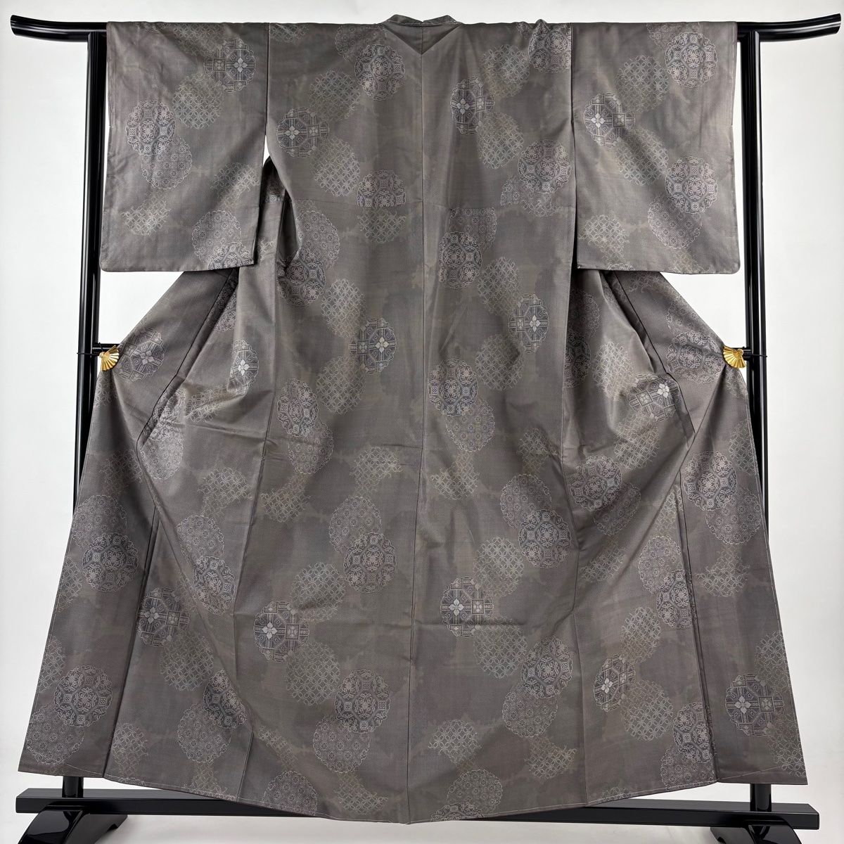 紬 身丈160cm 裄丈62.5cm S 袷 やまと 雪輪 草花 灰茶 正絹 秀品