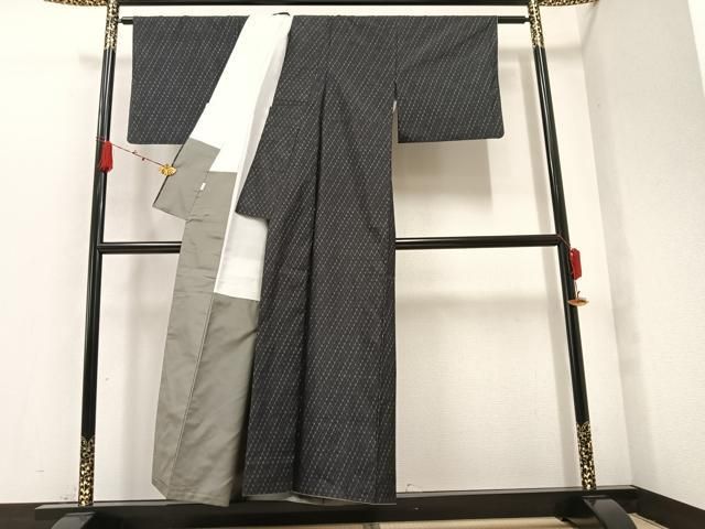 平和屋着物○本場大島紬 幾何学文様 大山謹製 正絹 逸品