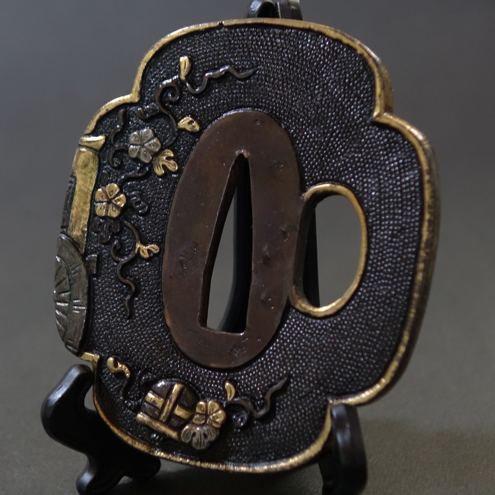 鉄骨バリバリ透かし鐔 古甲冑師 笠に波洲浜透かし鐔 ｜ 刀剣、兵左衛門