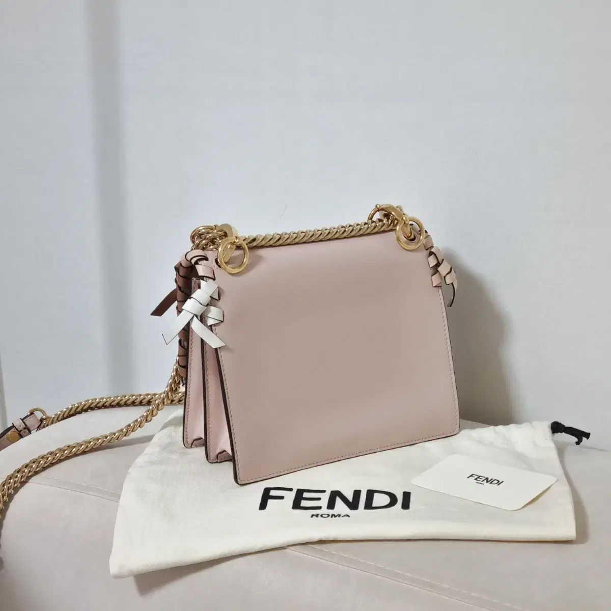 FENDI フェンディ