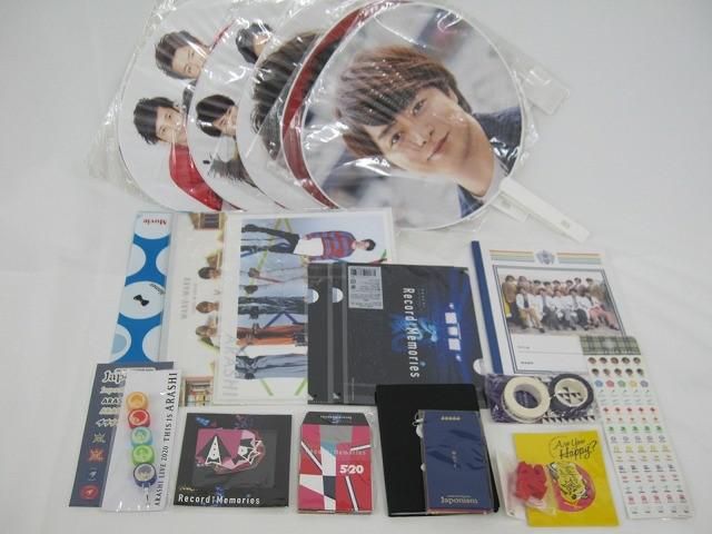 中古品 嵐 ARASHI 他 うちわ ステッカー クリアファイル 等 多数