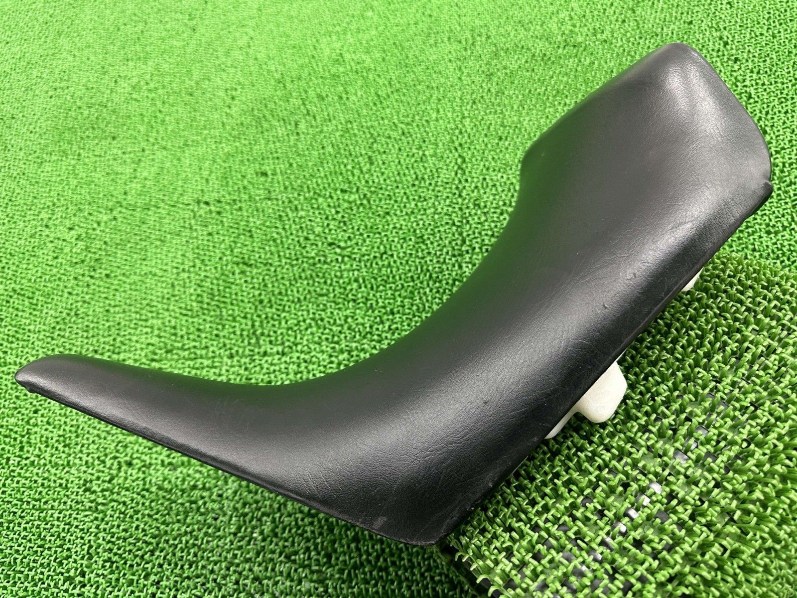 FZ400R フロントシート 46X ヤマハ 純正 バイク 部品 メインシート 修復素材に シートベース良好 人気のノーマル 品 Ii