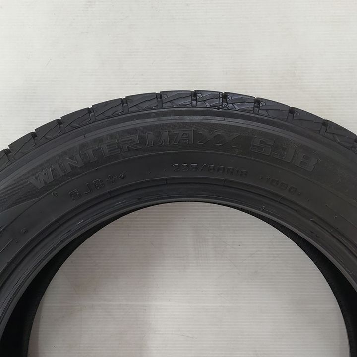 0T25047 スタッドレスタイヤ