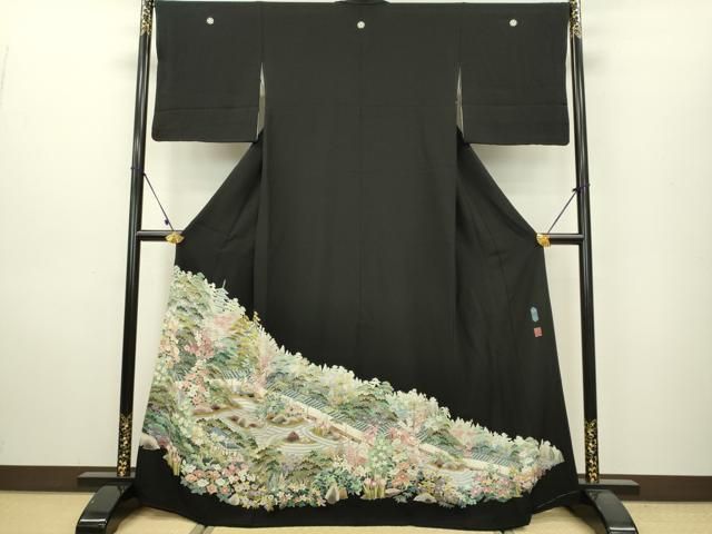 作家もの　黒留袖　京加賀友禅　五つ紋　比翼　付風景　家屋　花　着物　022a d 作家もの 黒留袖 京加賀友禅 五つ紋 比翼 付風景 家屋 花 着物