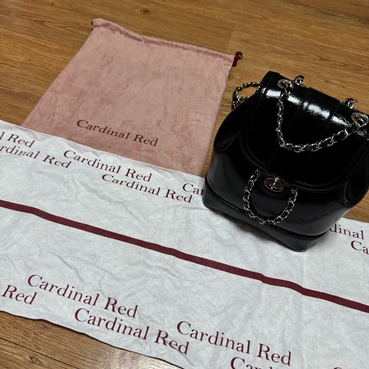 Cardinal Red(カーディナルレッド) ハウアーバッグ ブラック シルバー 