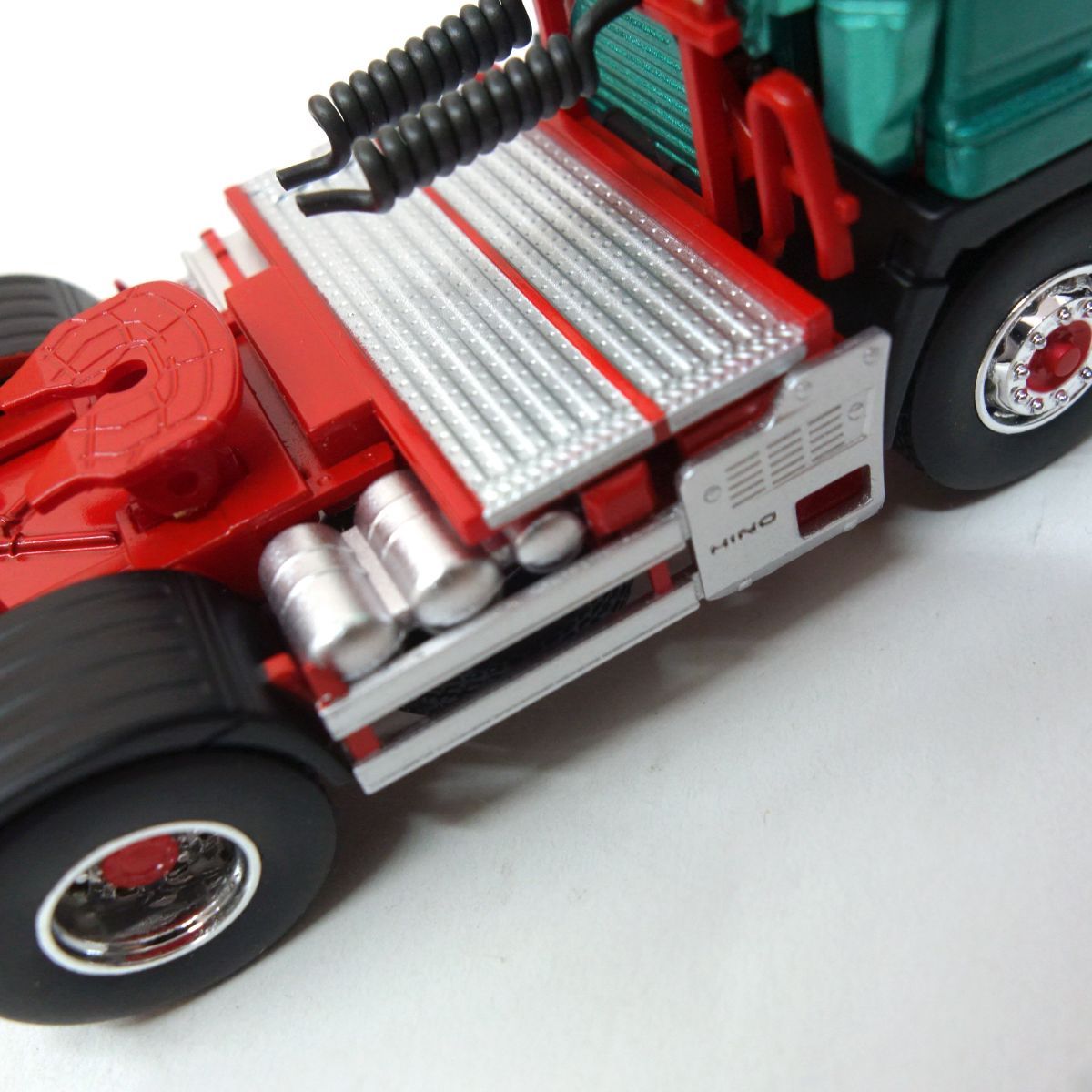 TOMICA LIMITED VINTAGE NEO日野プロフィアトラクタヘッド 日野プロフィア トラクタヘッドがカタログカラーの新仕様で