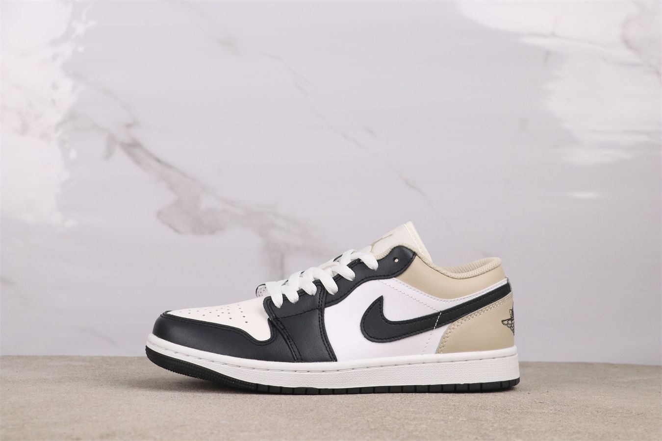 Nike Air Jordan 1 ホワイト/ブラウン 今日特価】Air Jordan / エア ジョーダン AJ1 ホワイトライト