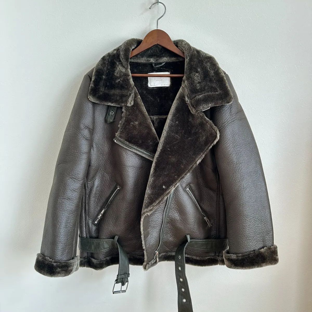 ZARA ムートン ライダースジャケット ザラ フェイクファー レザー ZARA ムートン ライダースジャケット ザラ フェイクファー レザー