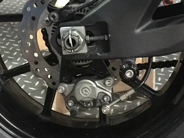 リアブレーキキャリパーブラケット ZX10R 11-20 受注製造 - メルカリ