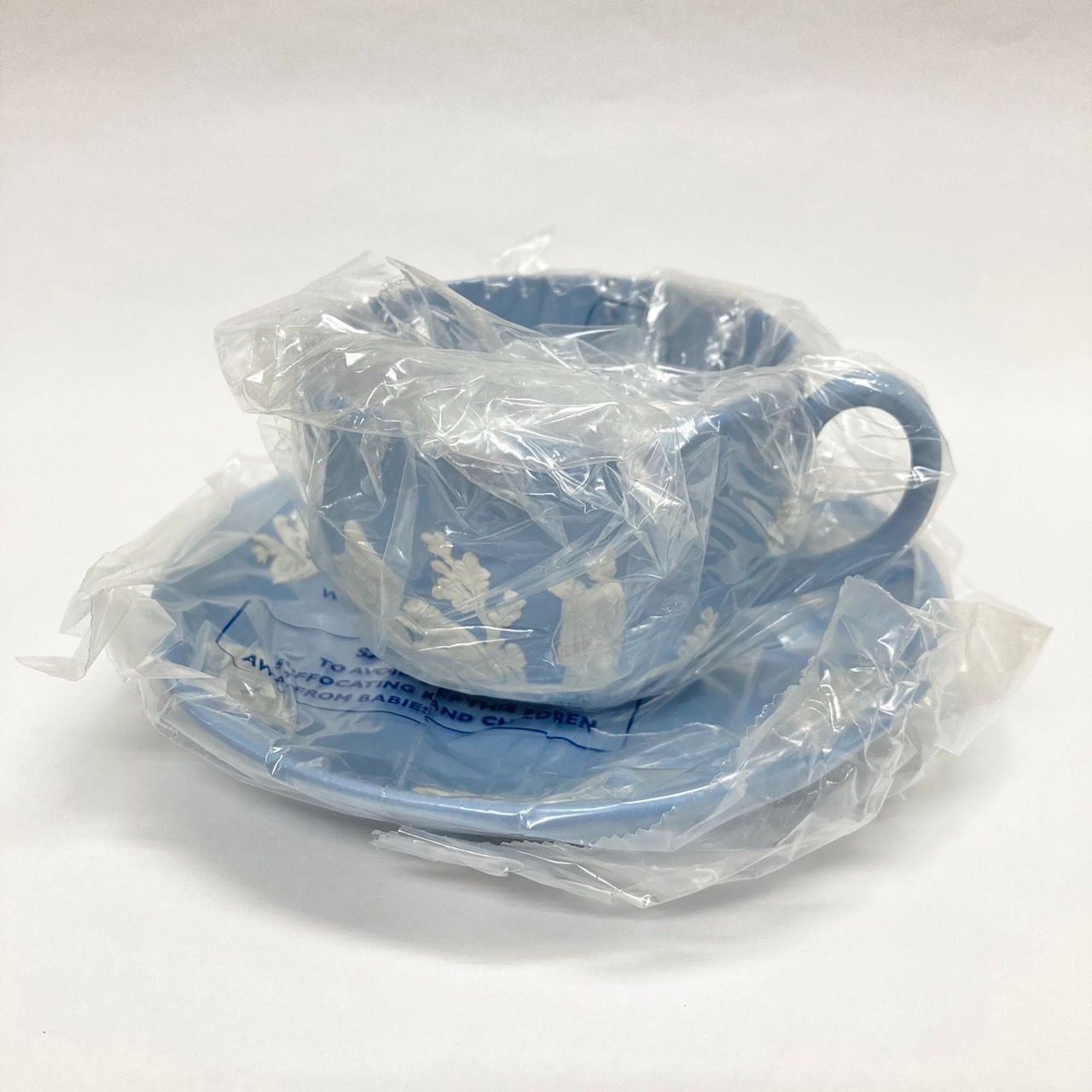 ウェッジウッド ジャスパー プランター ディップドカラー ジャスパーフォリア ベース 22cm ドーブグレー|WEDGWOOD公式