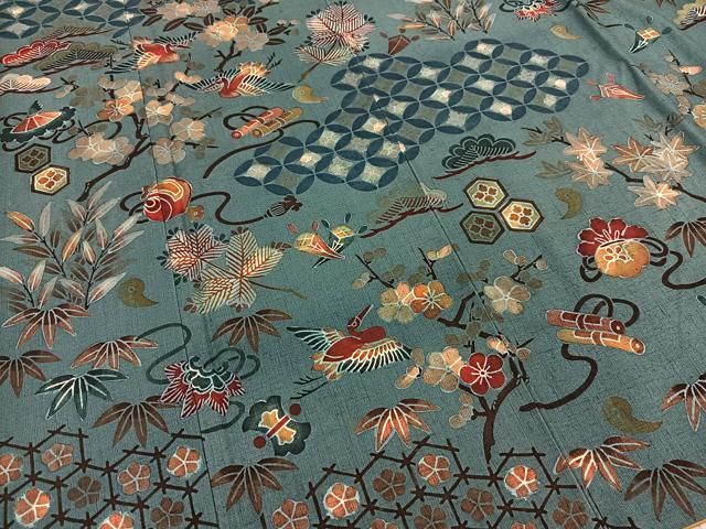 平和屋着物○本場大島紬 紬地 型染め 飛鶴宝尽くし文 正絹 逸品  