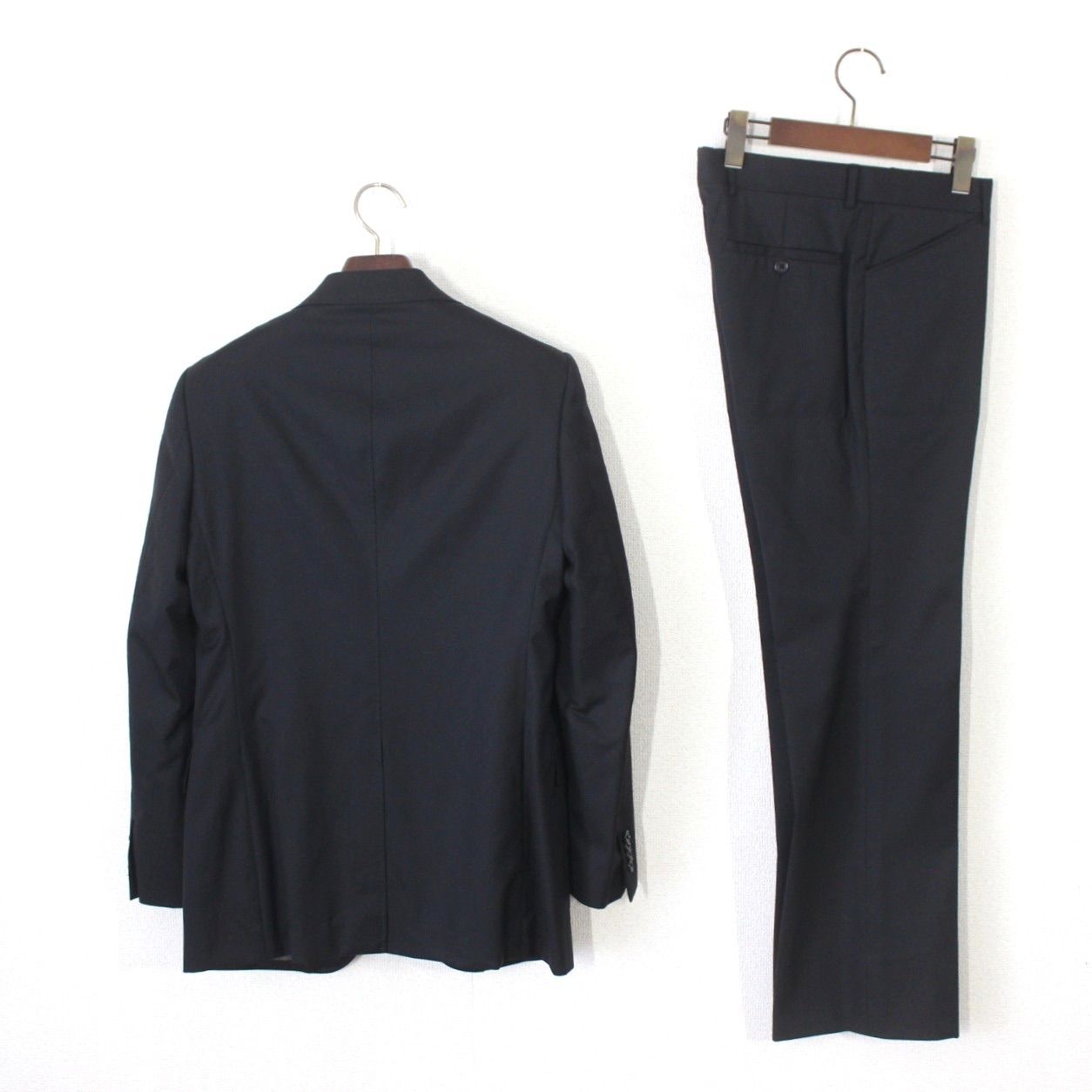スーツカンパニー　メンズスーツ上下　黒　165cm-8Drop 極美品　就活礼服 スーツ／2つボタン／無地／NR07 | SUIT SQUARE／UNIVERSAL