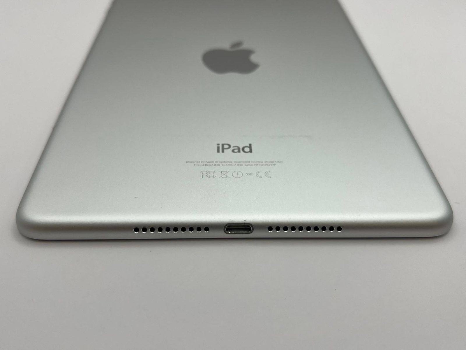 美品 iPad mini 第 4 世代 128GB シルバー - SIM u0026 Wi-Fiモデル