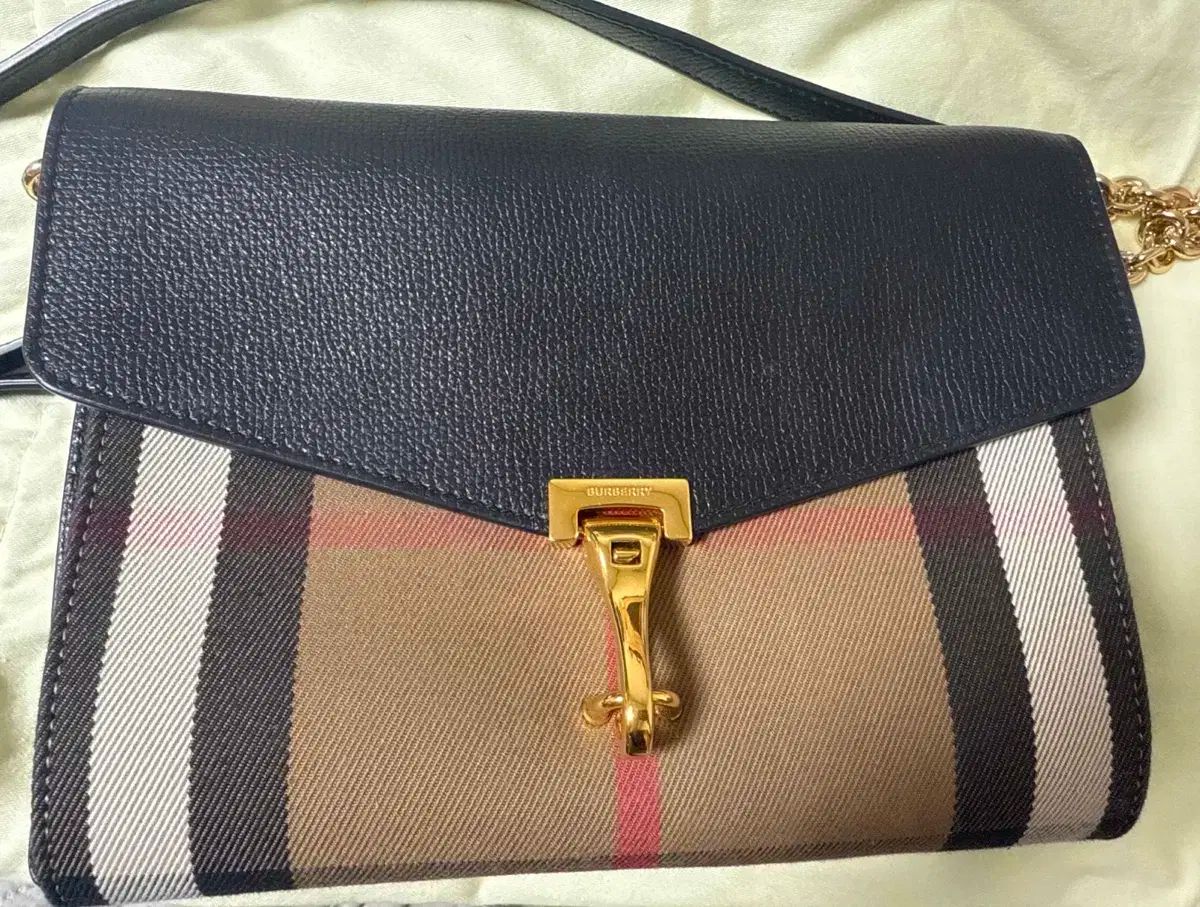 Burberry バーバリー ハウスチェック マッケン スモール クロスバッグ ブラック
