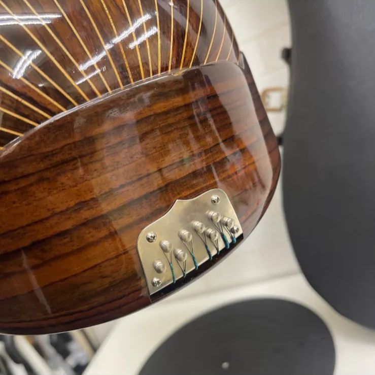 【ハードケース付き】スズキ　マンドリン　M-215 1974年製 マンドリン ブランド名：SUZUKI VIOLIN 型番：M-215 付属品