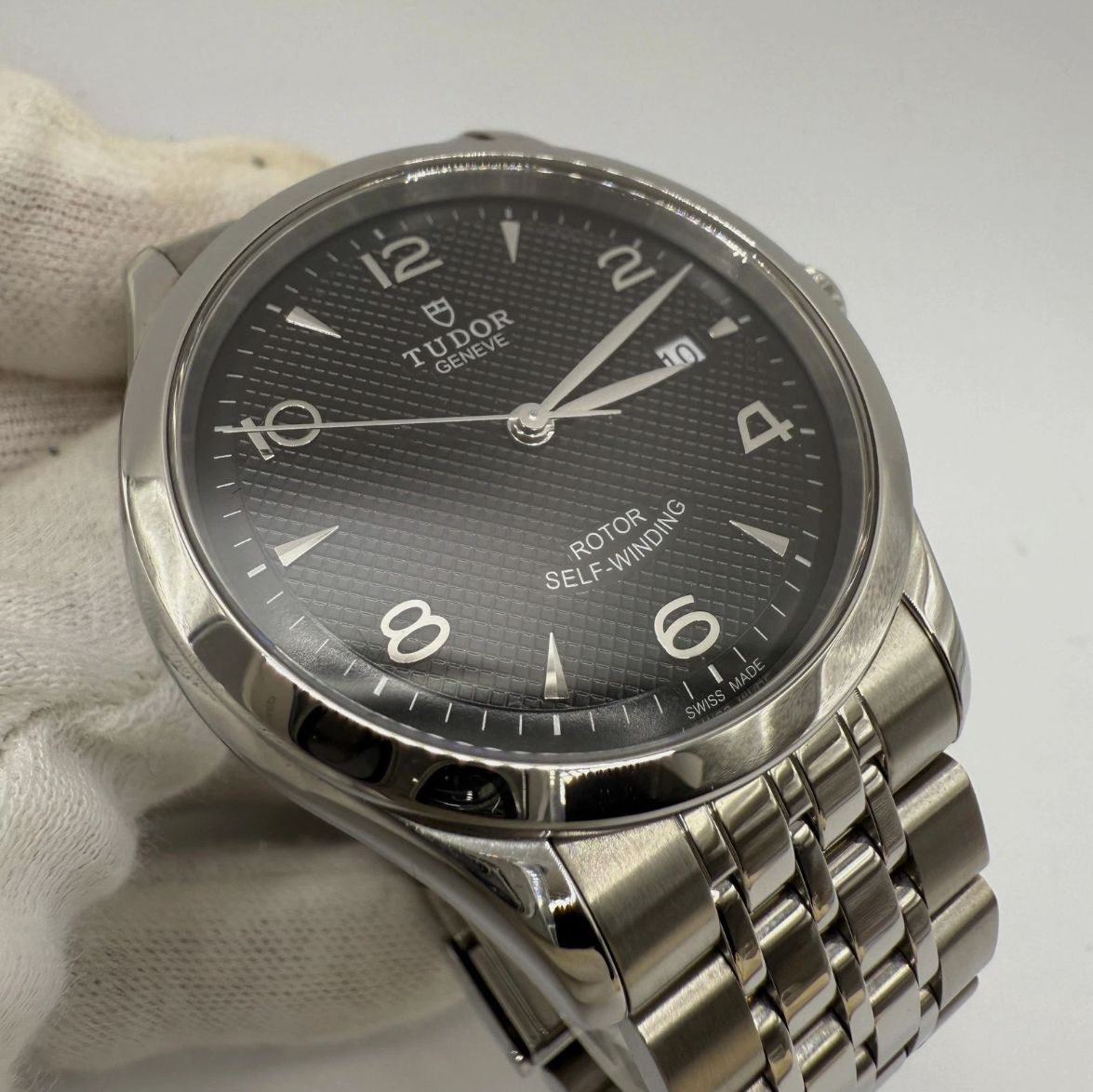 TUDOR チューダー