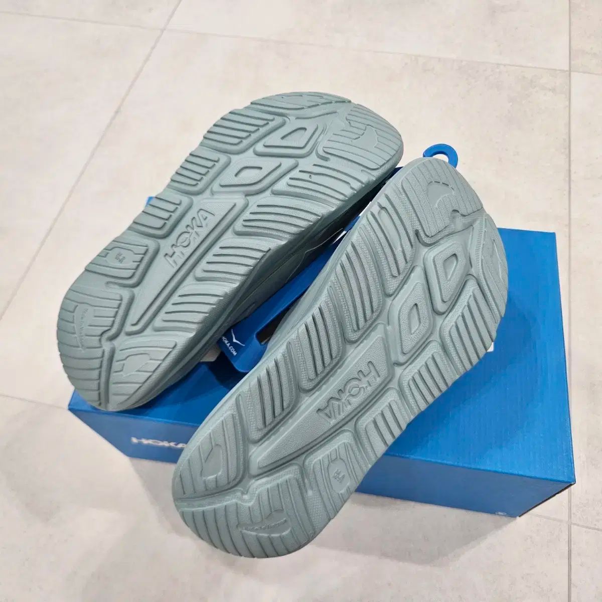 HOKA ONE