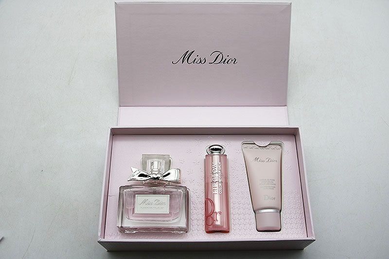 Ca☆未使用☆ Dior ミスディオールコフレ 新品 Dior ディオール ミスディオールコフレ CR5-03-1-2 - メルカリ