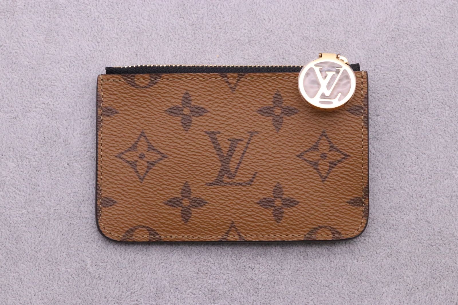 未使用品 Louis Vuitton ルイ ヴィトン モノグラム リバース カードケース ポルト カルト・ロミー 財布 M81912 新品同様 -  メルカリ
