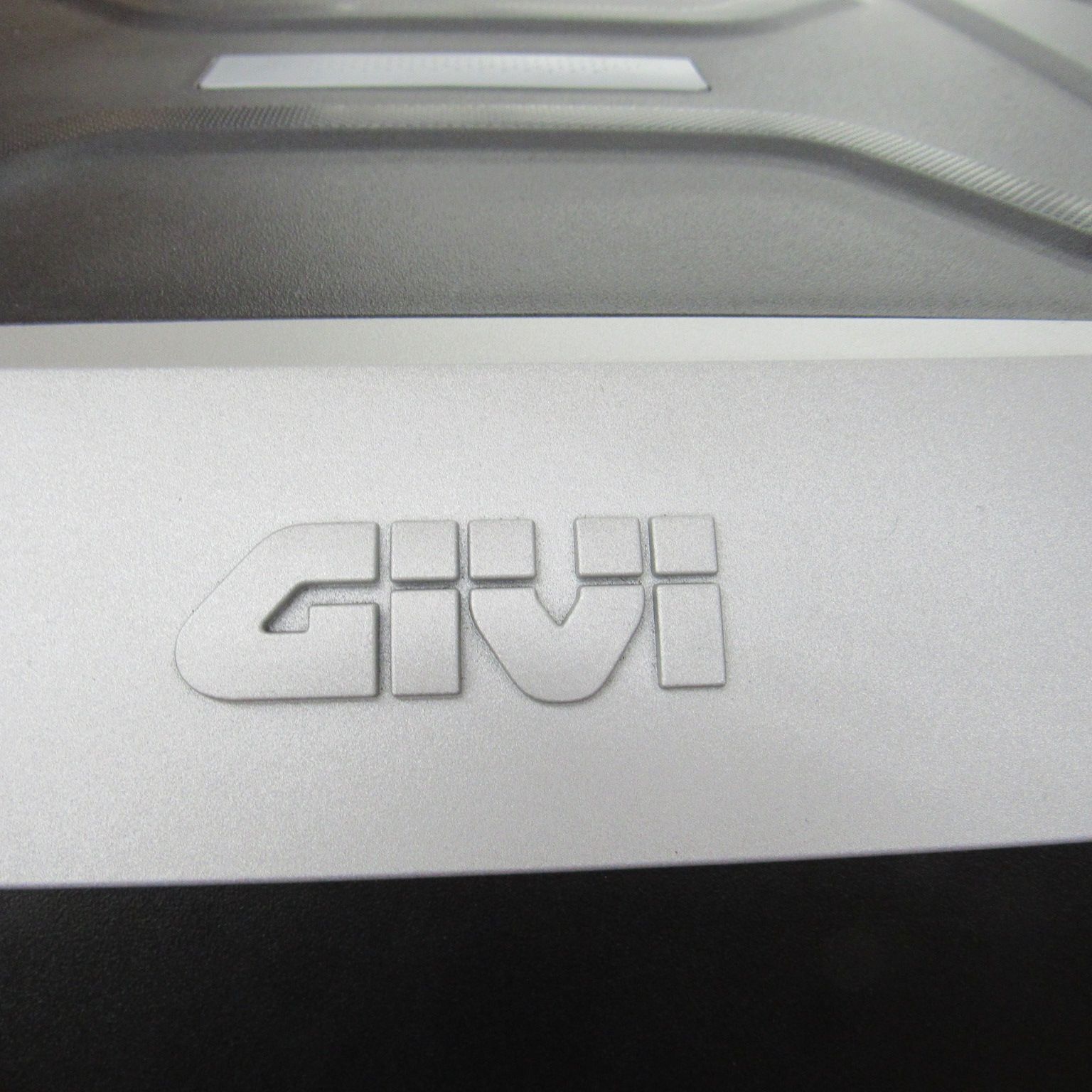 ! GIVI バイク リアボックス E43NTLD 鍵付き ステイ付き エキスパート藤沢辻堂店