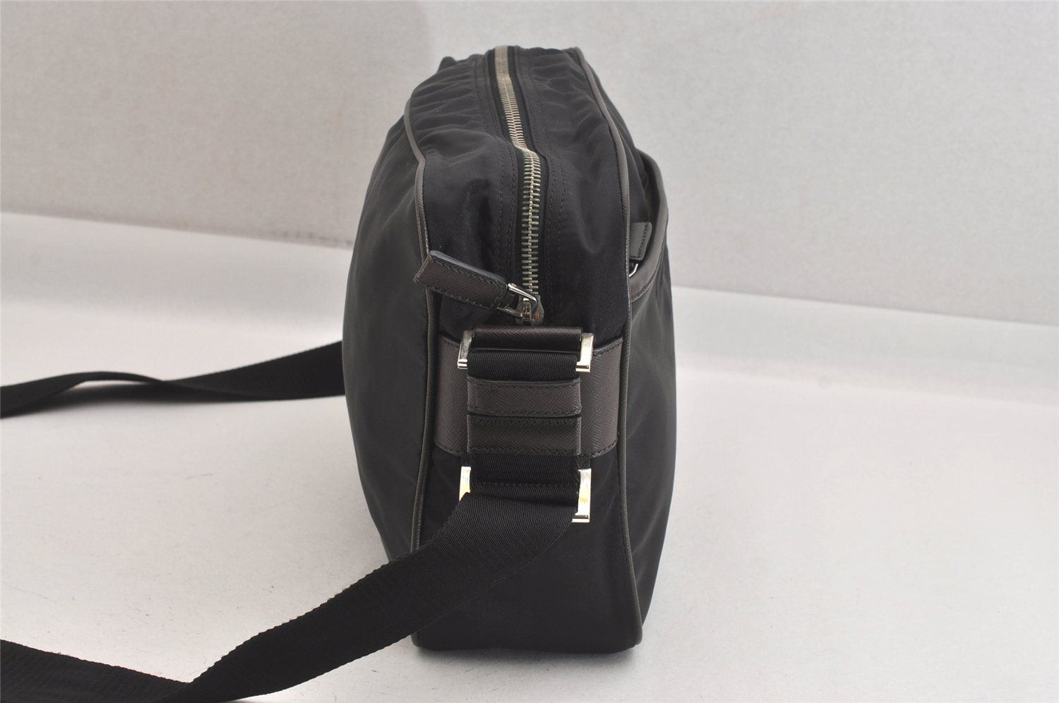 PRADA プラダ　ショルダーバッグ ブラック ナイロン バッグ ヴィンテージ PRADA プラダ ショルダーバッグ ブラック トライアングルロゴ