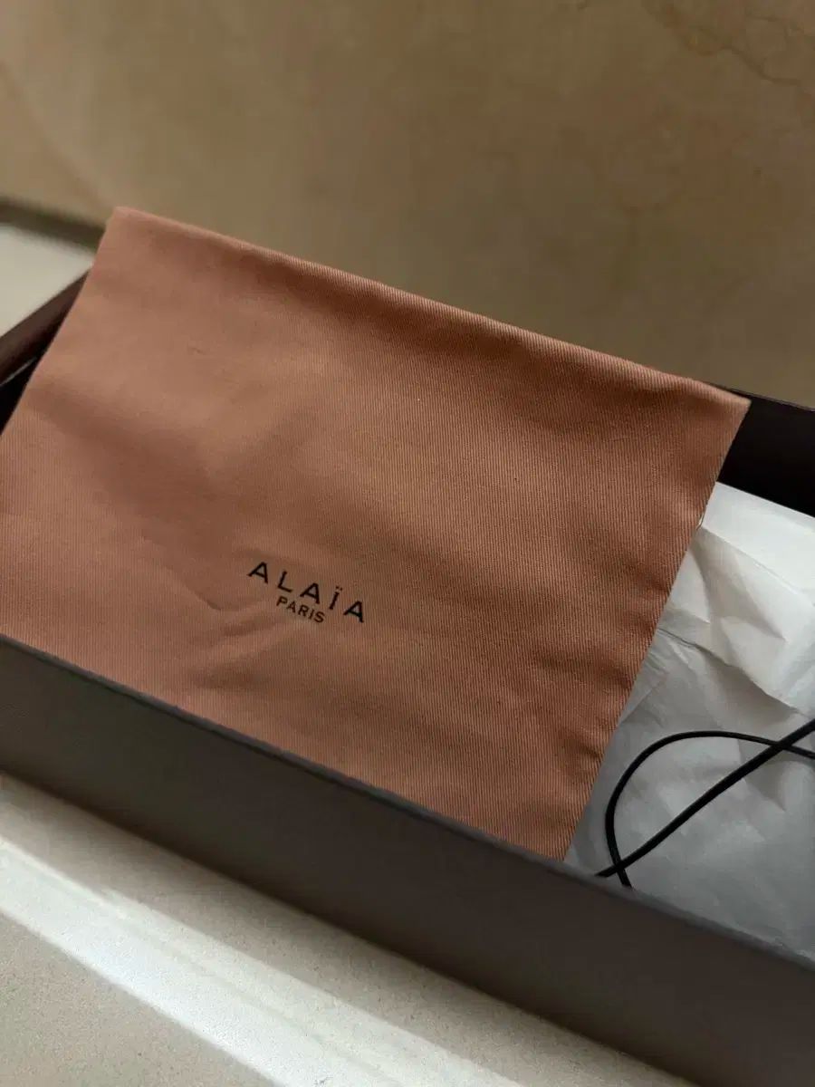 フラット シューズ