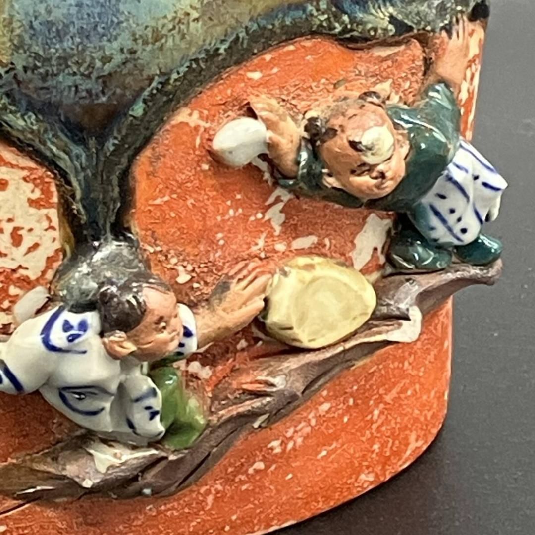 隅田焼　蓋物　井上良斎　高浮彫 人物文 水指 時代物 骨董品 古美術品　署名あり 隅田焼 蓋物 名工 井上良斎 幻の東京焼 高浮彫 人物文 水指