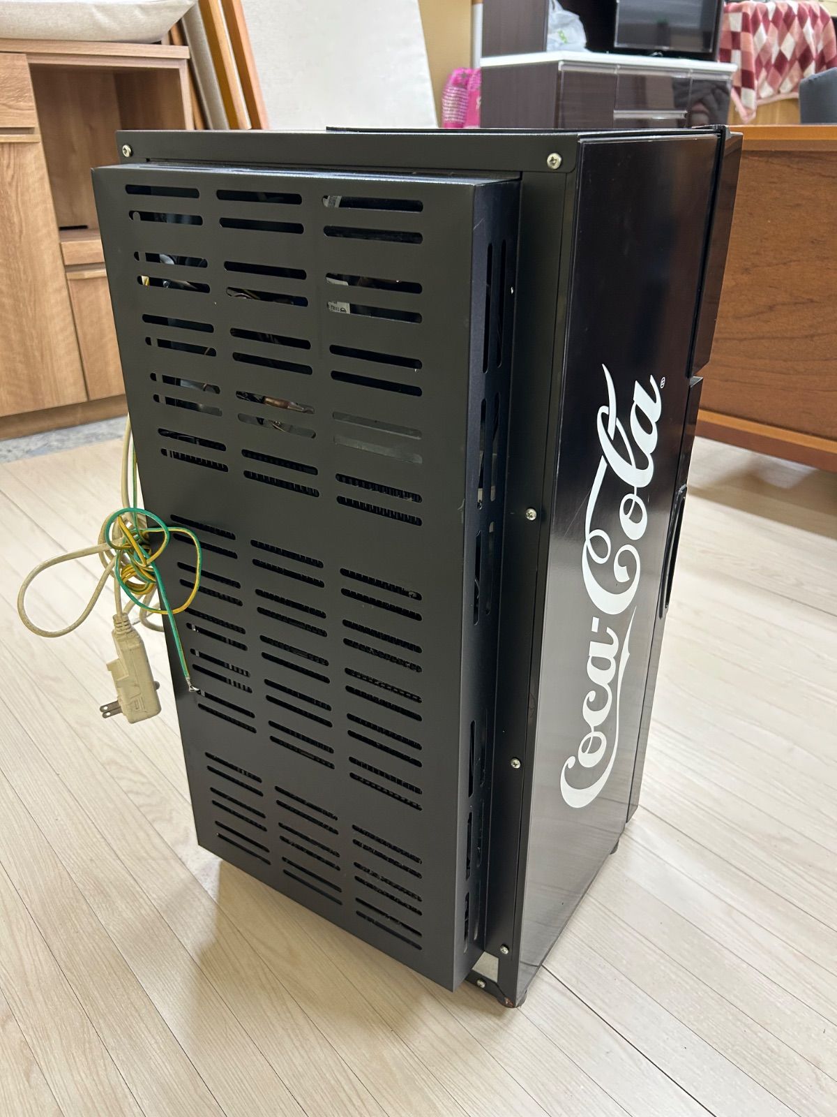 コカコーラ冷蔵庫　動作品　滋賀県稲枝駅近くにて引き渡し コカコーラ冷蔵庫 動作品 滋賀県稲枝駅近くにて引き渡し